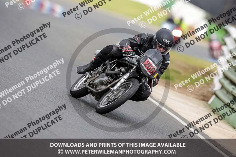Vintage motorcycle club;eventdigitalimages;mallory park;mallory park trackday photographs;no limits trackdays;peter wileman photography;trackday digital images;trackday photos;vmcc festival 1000 bikes photographs